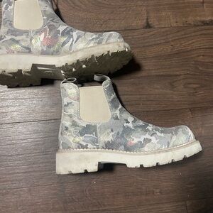 Ariat Women's Camouflage Chelsea Boots